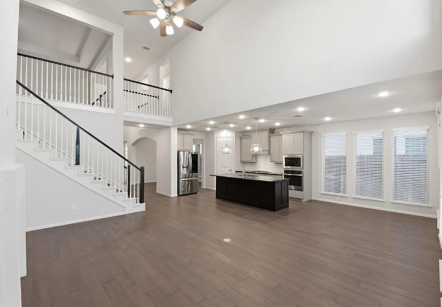 4 bed, 3.5 bath, 2899 sqft, $3,300 — Photo 4