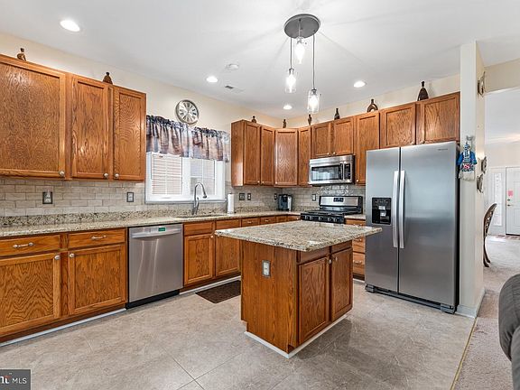 4th image of 6903 Winthrop Ct