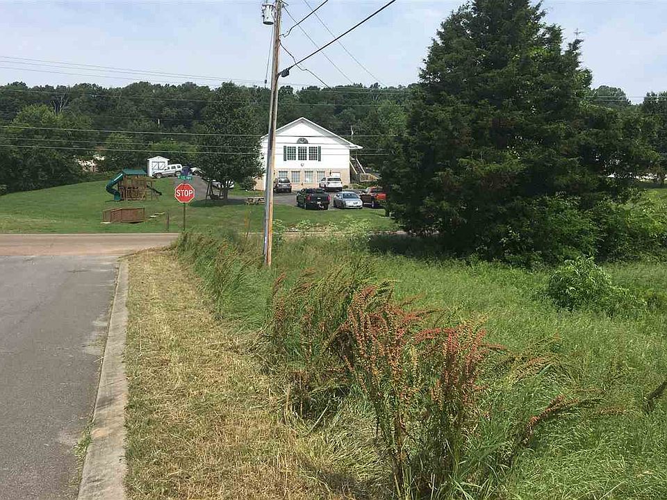 2nd image of 101 Apple Valley Ct NE