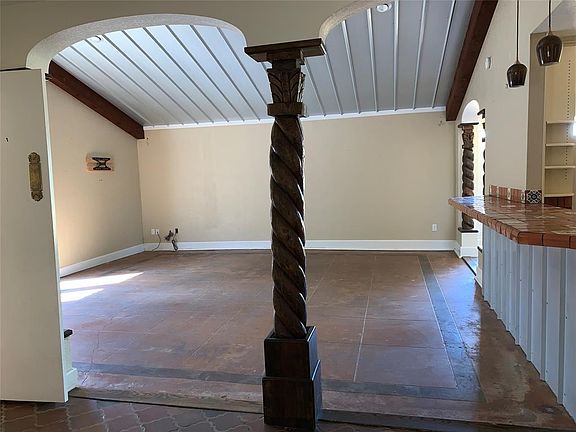4th image of 11 Chaparral Ln