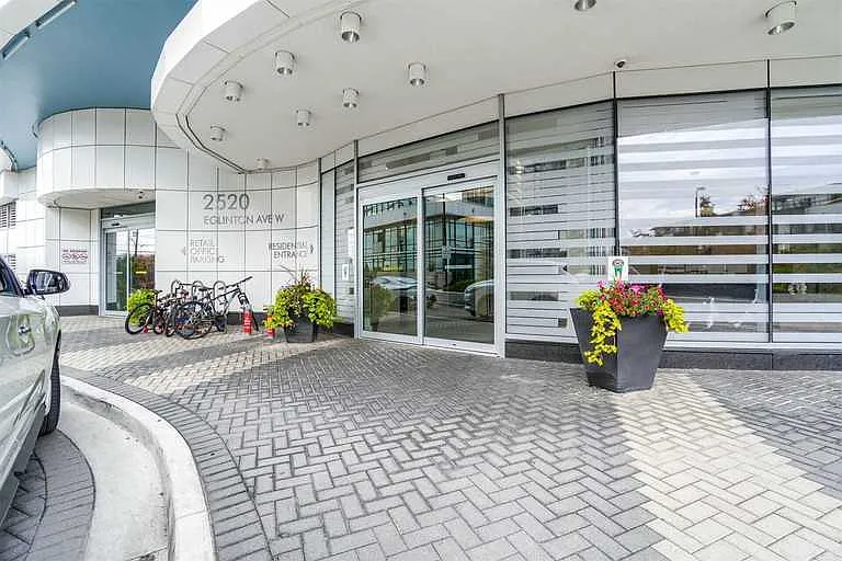 2520 Eglinton Ave W #1422 — Photo 2