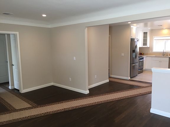 3rd image of 852 N Screenland Dr
