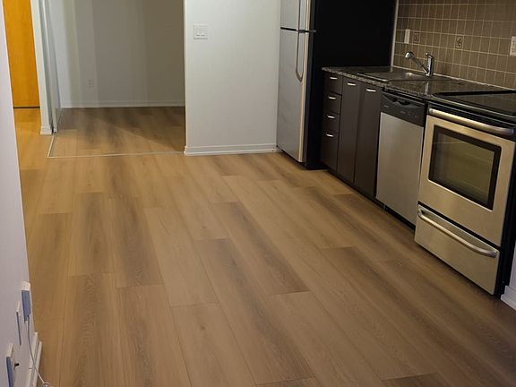 4th image of 38 Joe Shuster Way #904