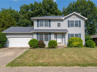 898 S Pine Hill Dr, Decatur, IL 62521