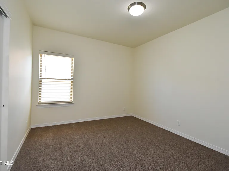 902 Bromyard Dr — Photo 17
