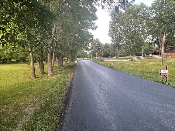 2nd image of 2364 Oak Dr