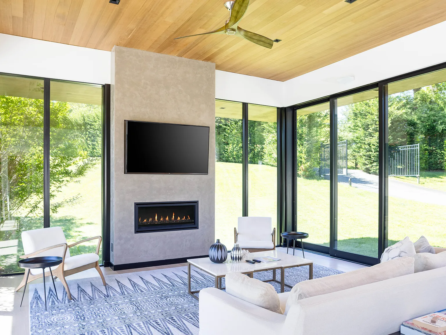 Eastway Estate | Home with Private Pool | Rove Travel — Photo 2