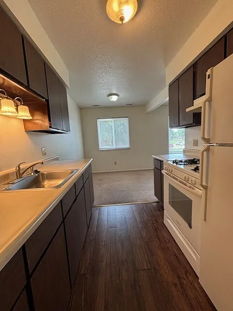 Tecumseh Apartments — Photo 1