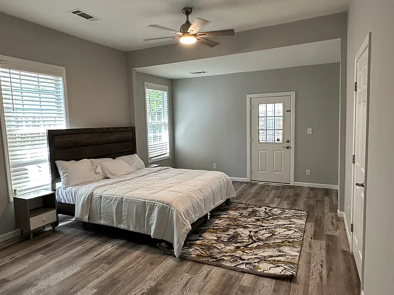 885 Crew St SW — Photo 3