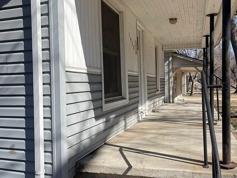 1420 E 2nd Ave — Photo 3