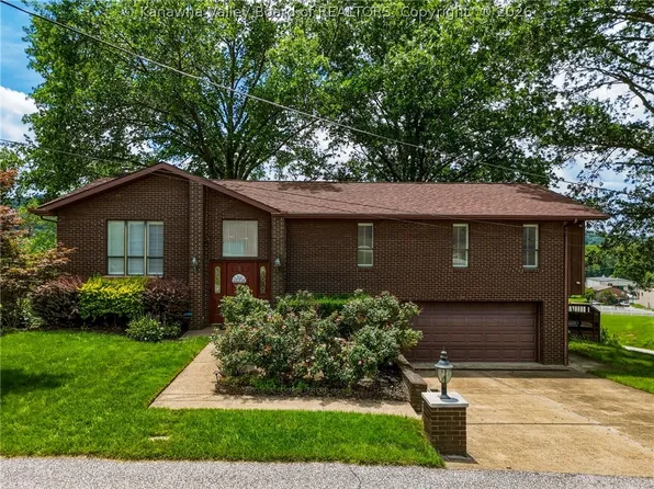 1 Compton Ct, Milton, WV 25541