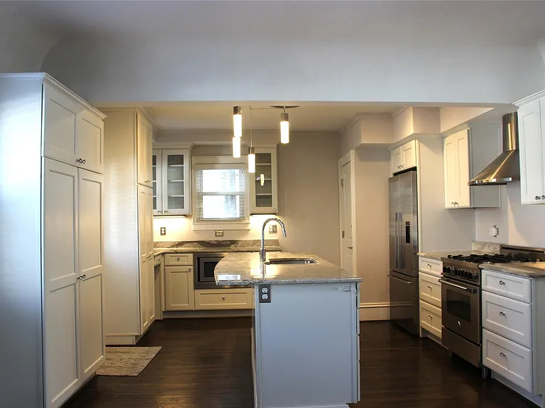 115 E Lincoln St — Photo 6