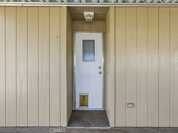 4th image of 2750 W Acacia Ave