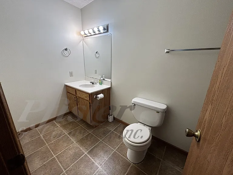 1035 Elm St #E — Photo 8