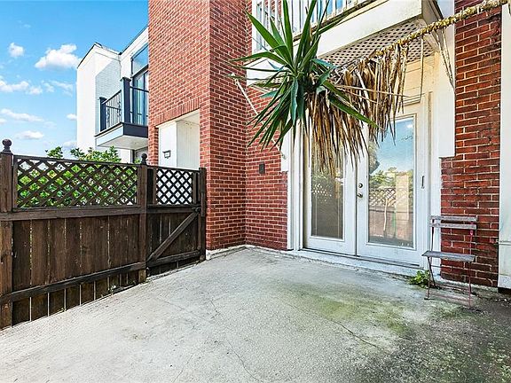 2nd image of 865 Wilshire Blvd