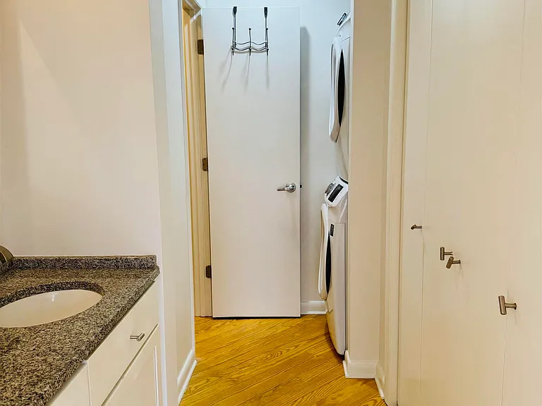 1238 Chatham Rdg — Photo 8