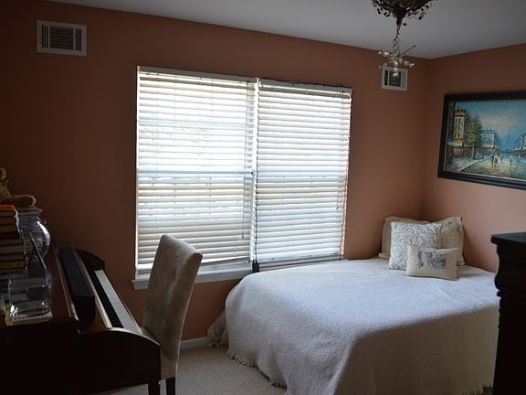 5th image of 156 Lynette Dr