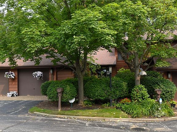 2nd image of 25808 Fairmount Blvd