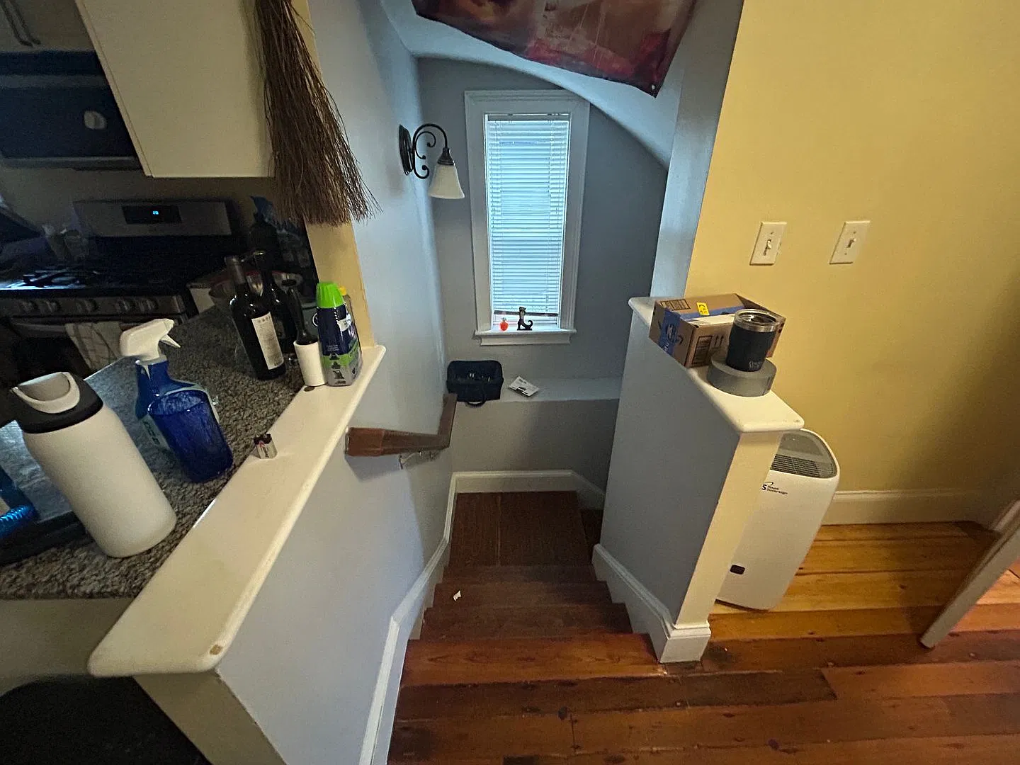 Huge 6 Bed / 2 Bath Mission Hill Apartment w/ In-Unit Laundry — Photo 4