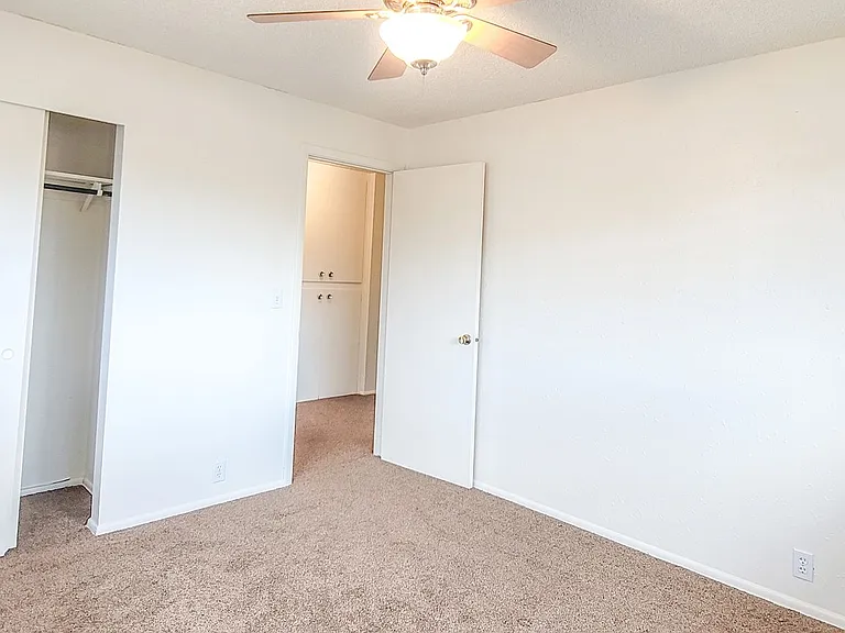355 E Pages Ln — Photo 10