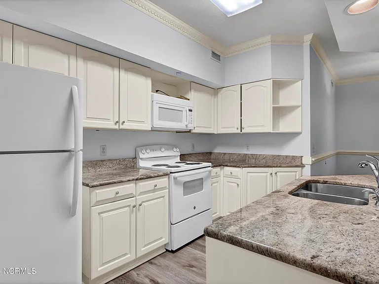 115 Longstreet Dr #101 — Photo 7