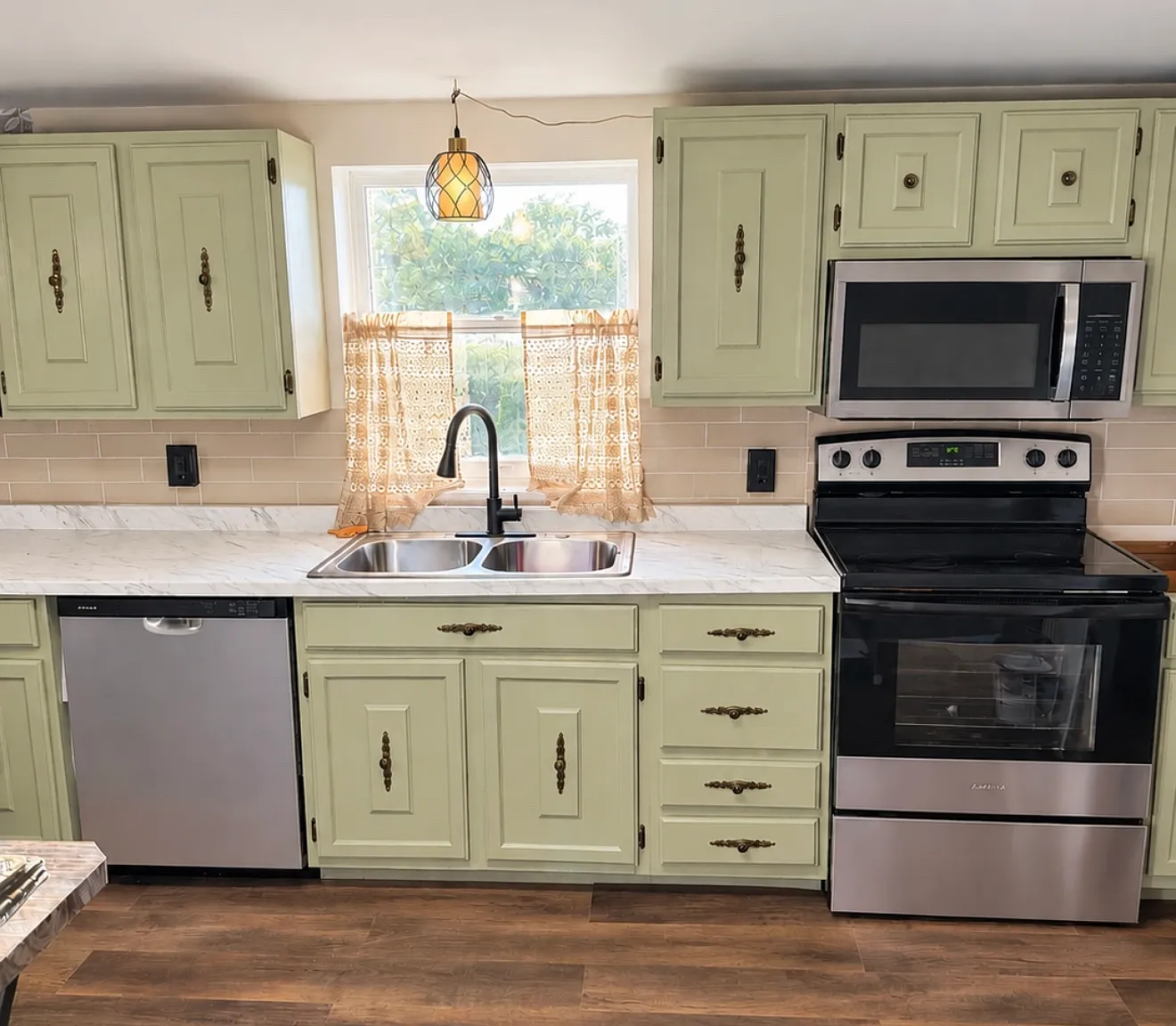 2 bed, 700 sqft, $1,250 — Photo 1