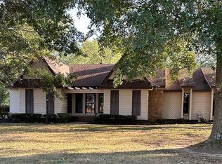 2818 Country Club Dr, Madisonville, KY 42431