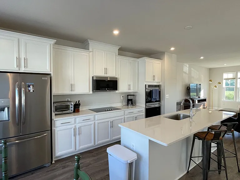 1812 Briscoe Ln — Photo 8
