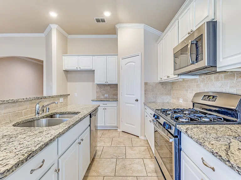 520 Pollyann Trl — Photo 7