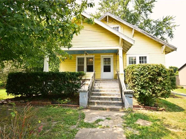 511 Main St, Henrietta, MO 64036