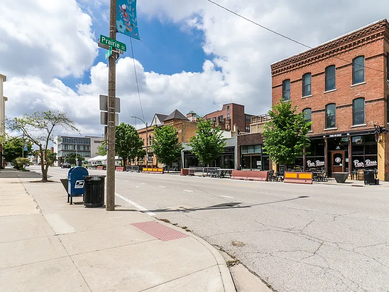 229 1/2 E Front St #2D — Photo 13