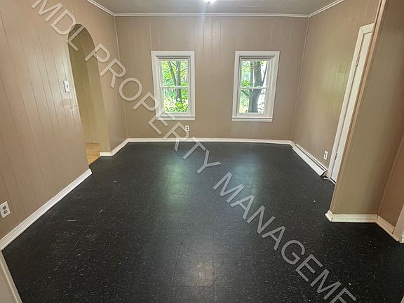 4th image of 120 N Oakley St