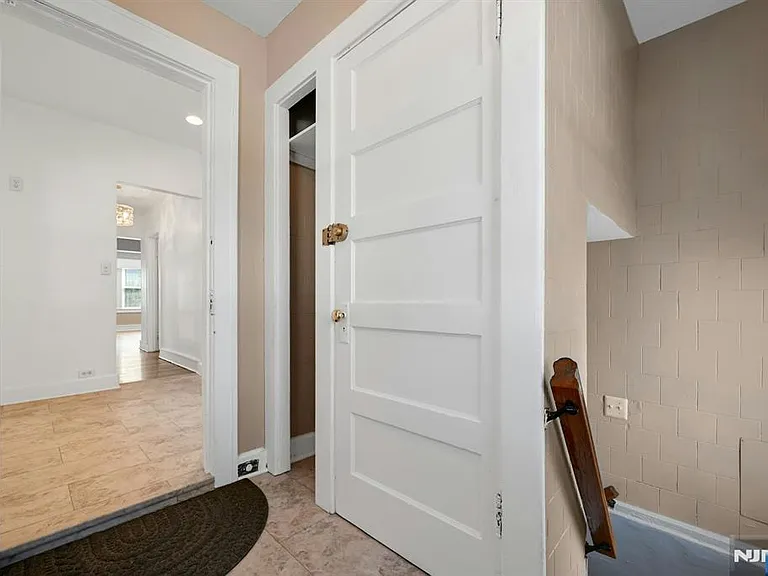 304 Midland Ave #1 — Photo 26