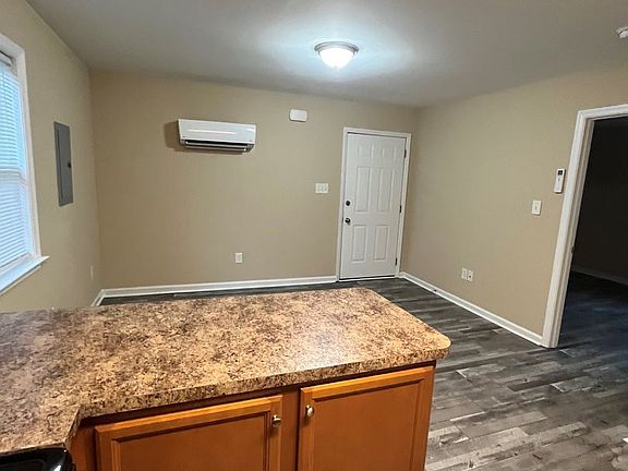 4th image of 153B Whiting Ave