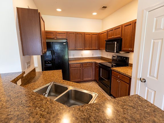 Kiskadee 350 C - Kitchen 1_11272024