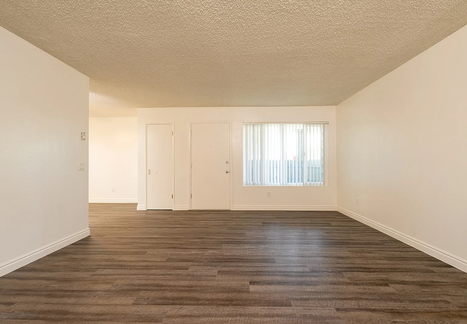 2 bed, 1000 sqft, $2,645 — Photo 3