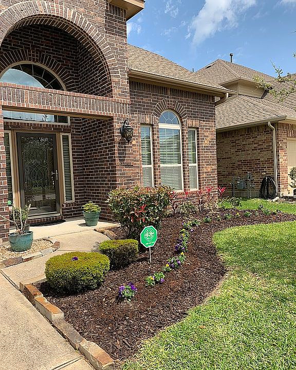 2nd image of 806 Fairway Dr