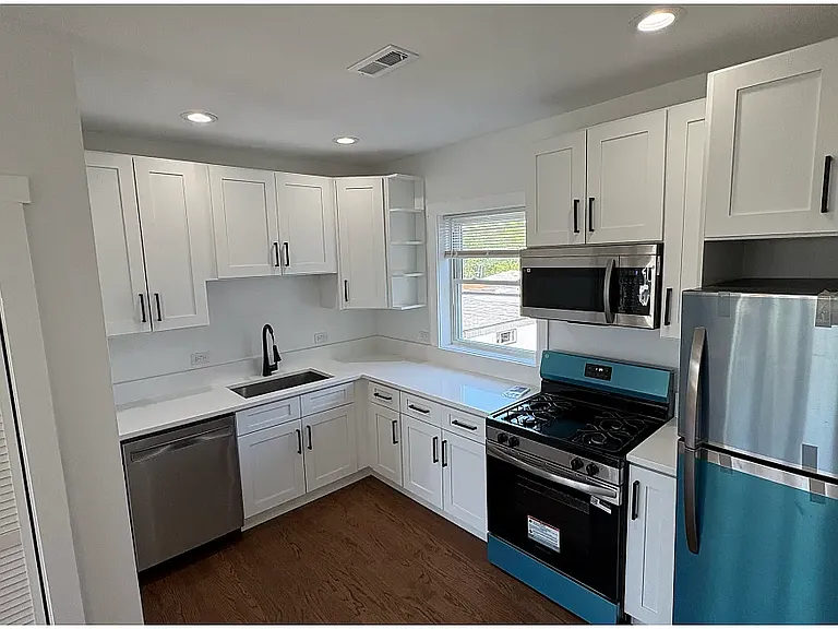 3759 N Kimball Ave #BASEMENT — Photo 2