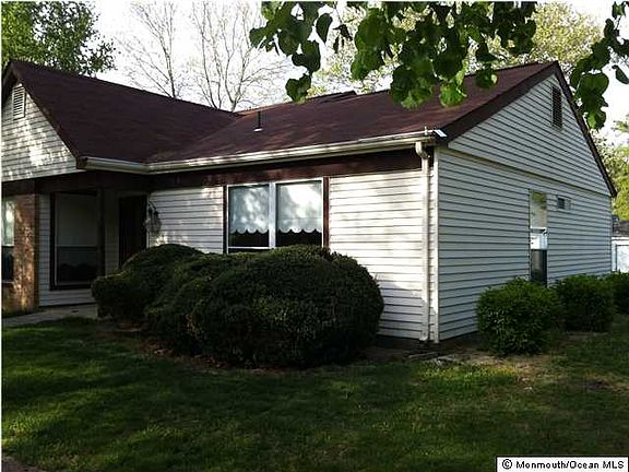 3rd image of 736B Chatham Ln #B