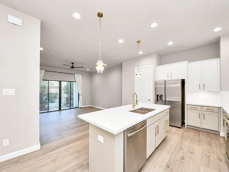 2114 Stuart St — Photo 15