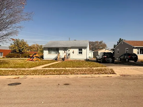 120 James St, Montgomery, IL 60538