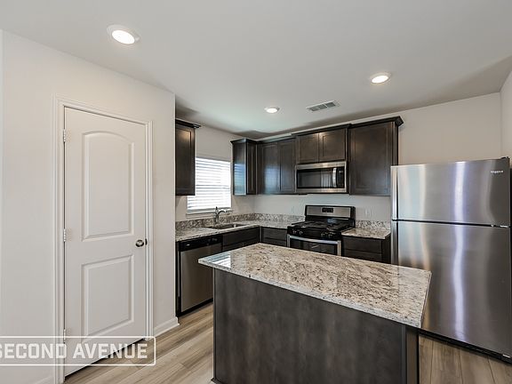 4th image of 1421 Sunkiss Dr