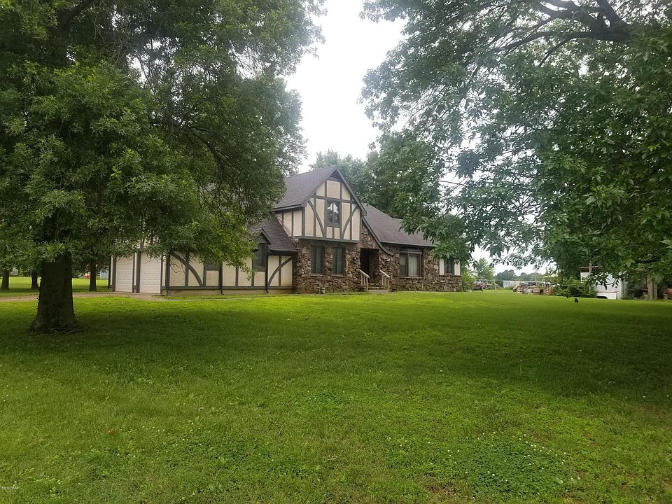 1st image of 916 W Main St