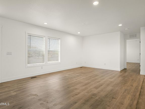 5th image of 4101 E Dahlia Avenue