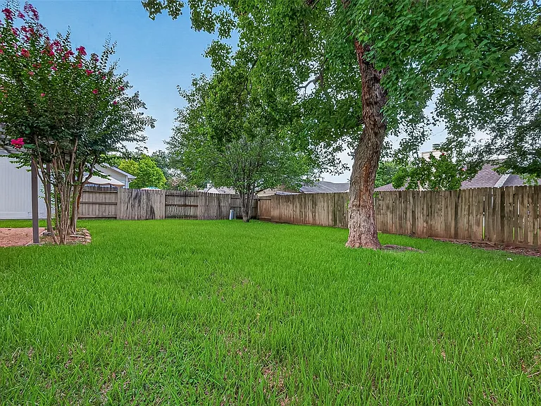 3918 Mill Rock Cir — Photo 36