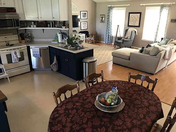 3rd image of 100 Berkley Ln