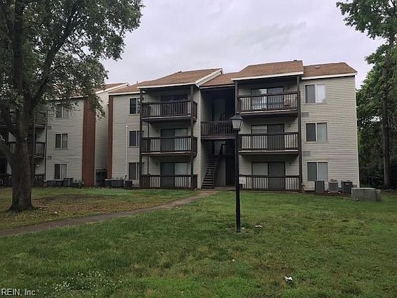 2nd image of 140 Wells Ct