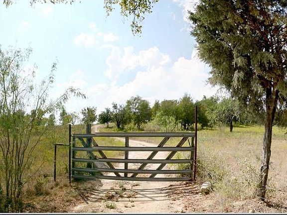 4th image of 733 County Road 2337