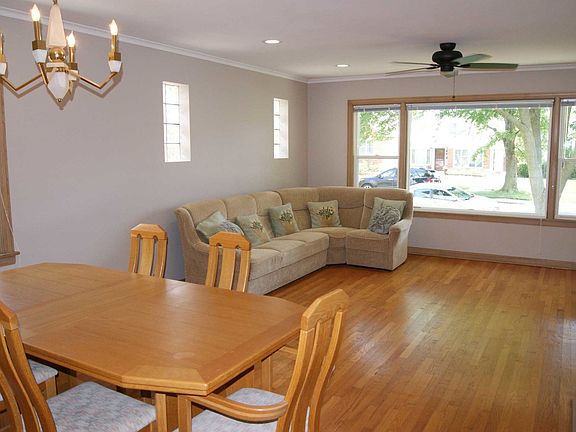 3rd image of 5026 N Sayre Ave