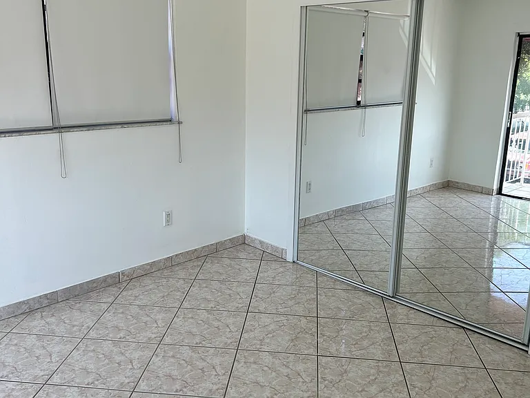 2201 W 53rd Pl — Photo 18